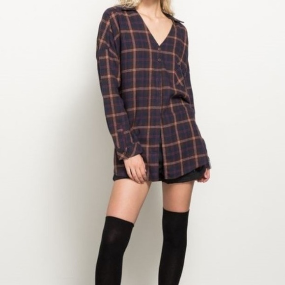 Oversized V Neck Plaid Flannel with Pocket - Picture 2 of 6
